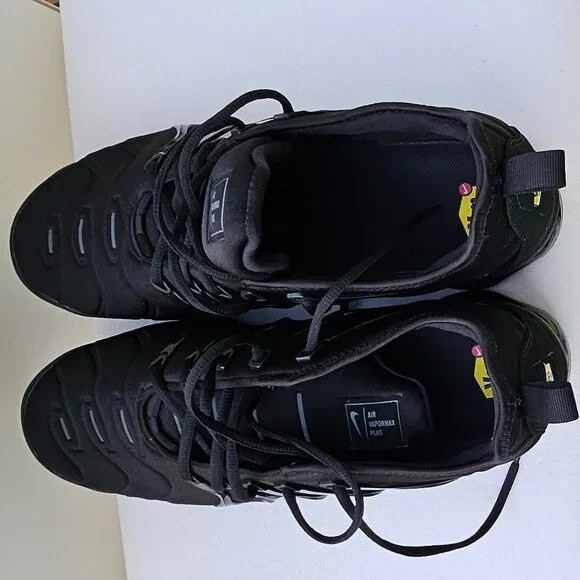 Size 13 - Nike Vapormax Plus - Triple Black Dark Gray - Picture 6 of 7